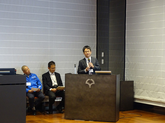 Panel discussion scene Photo 1