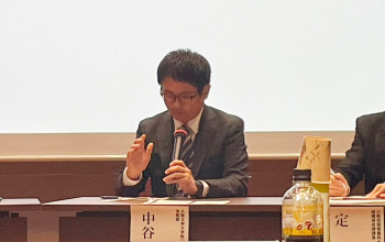 Panel discussion scene Photo 4