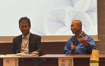 Panel discussion scene Photo 5